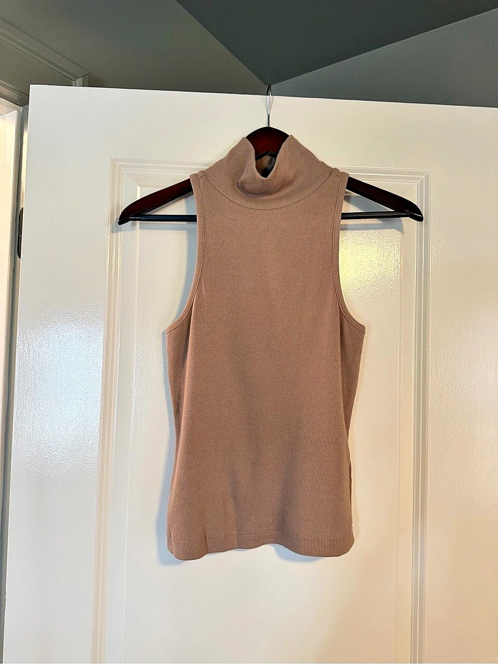 maeve Ribbed Mock Neck Tank in Brown Size Medium Like New
